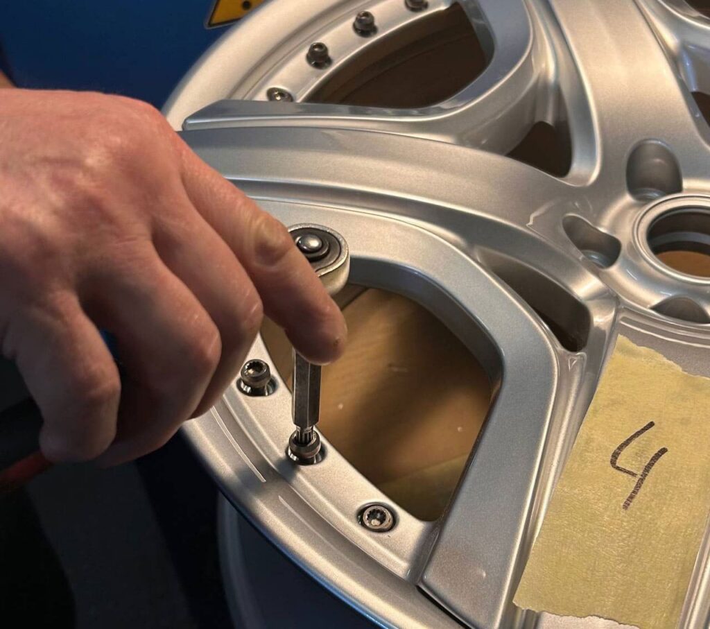 Renowacja felg R22 do Bentley Continental GT