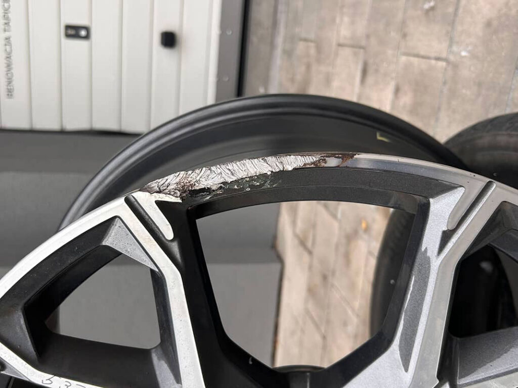 Profesjonalna renowacja felg aluminiowych BMW 741M