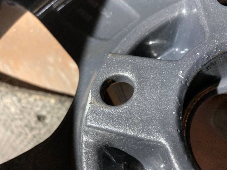 Jak powinna wyglądać płaszczyzna montażowa po renowacji felg?