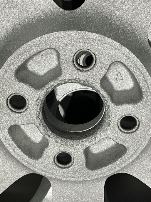 Jak powinna wyglądać płaszczyzna montażowa po renowacji felg?