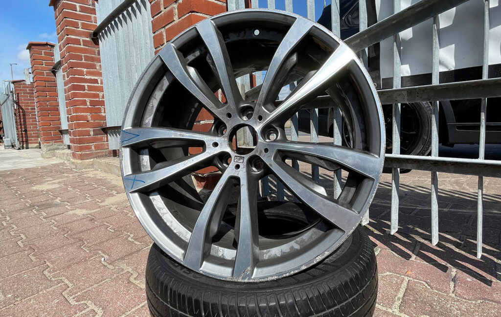 Proces malowania felg z toczeniem CNC frontów BMW X5 R20