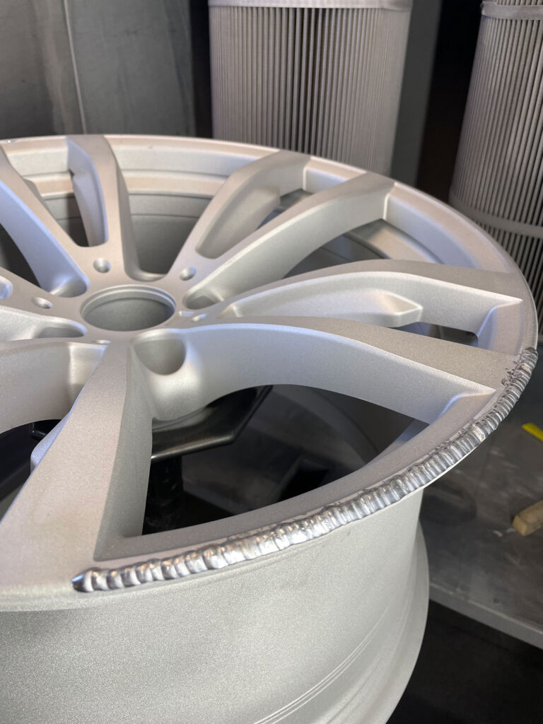 Proces malowania felg z toczeniem CNC frontów BMW X5 R20