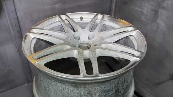 Polerowanie felg w Warszawie