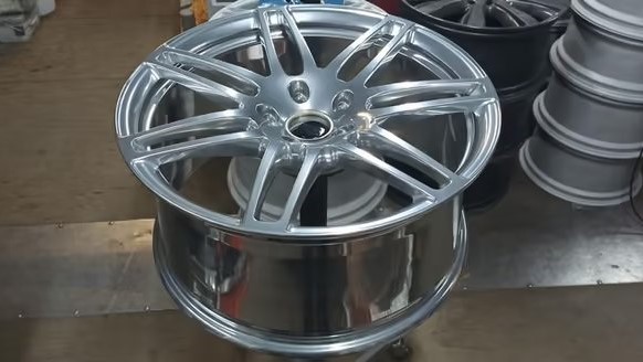 Polerowanie felg w Warszawie