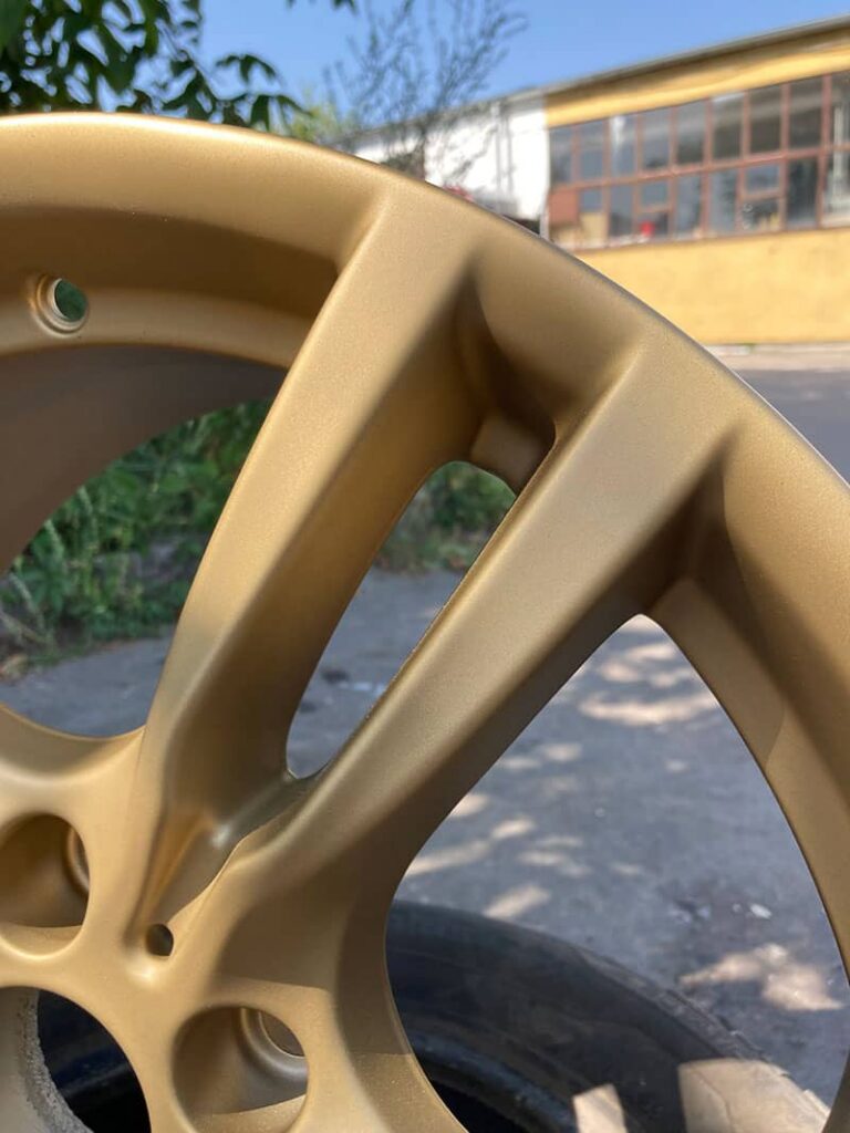 Malowanie felg na złoto