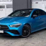 Felgi do niebieskiego samochodu