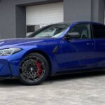 Felgi do niebieskiego samochodu