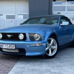 Felgi do niebieskiego samochodu