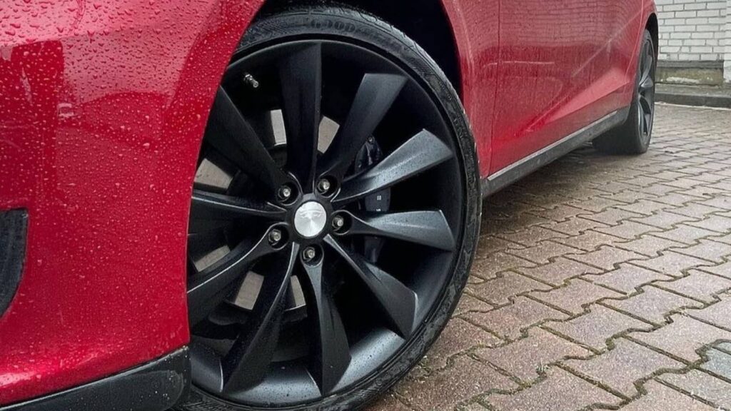Jaki kolor felg do czerwonego auta