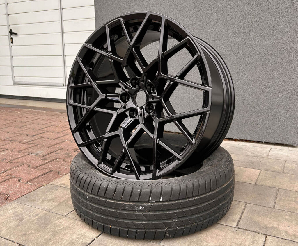 Felgi_R20_BMW_M8_kolor_Czarny_połysk